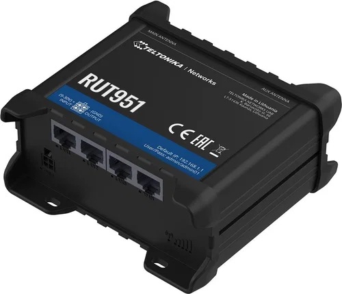 RUT951- LTE Cat 4 Router s napájacím zdrojom